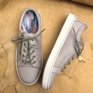 NWT Born Leather side zip sneakers